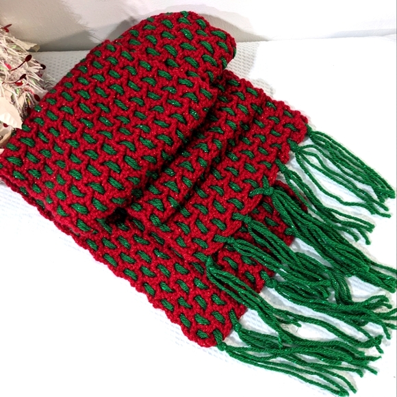 NEW Sparkly Woven Crochet Scarf Red Green Fringe OOAK HANDCRAFTED - Picture 1 of 8